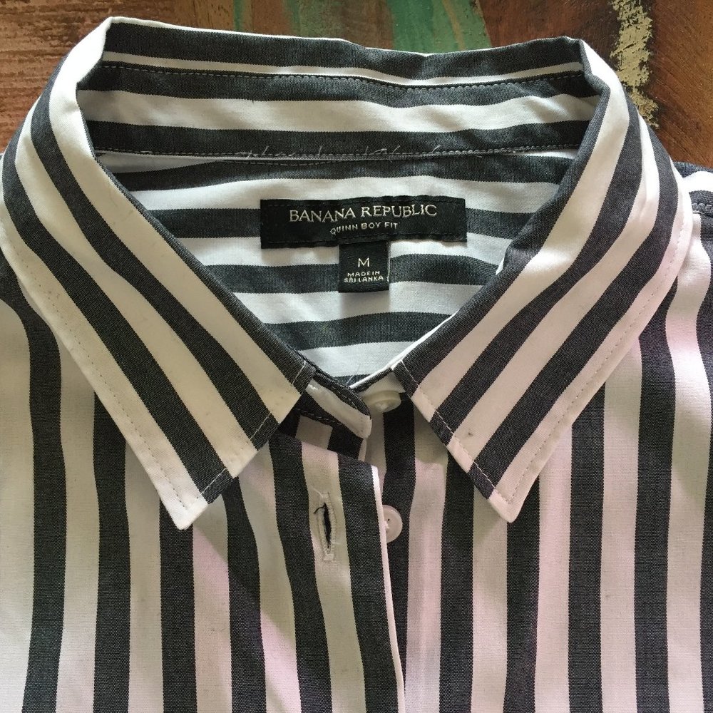 NWOT Banana Republic Gray and White Striped Long-Sleeved Shirt